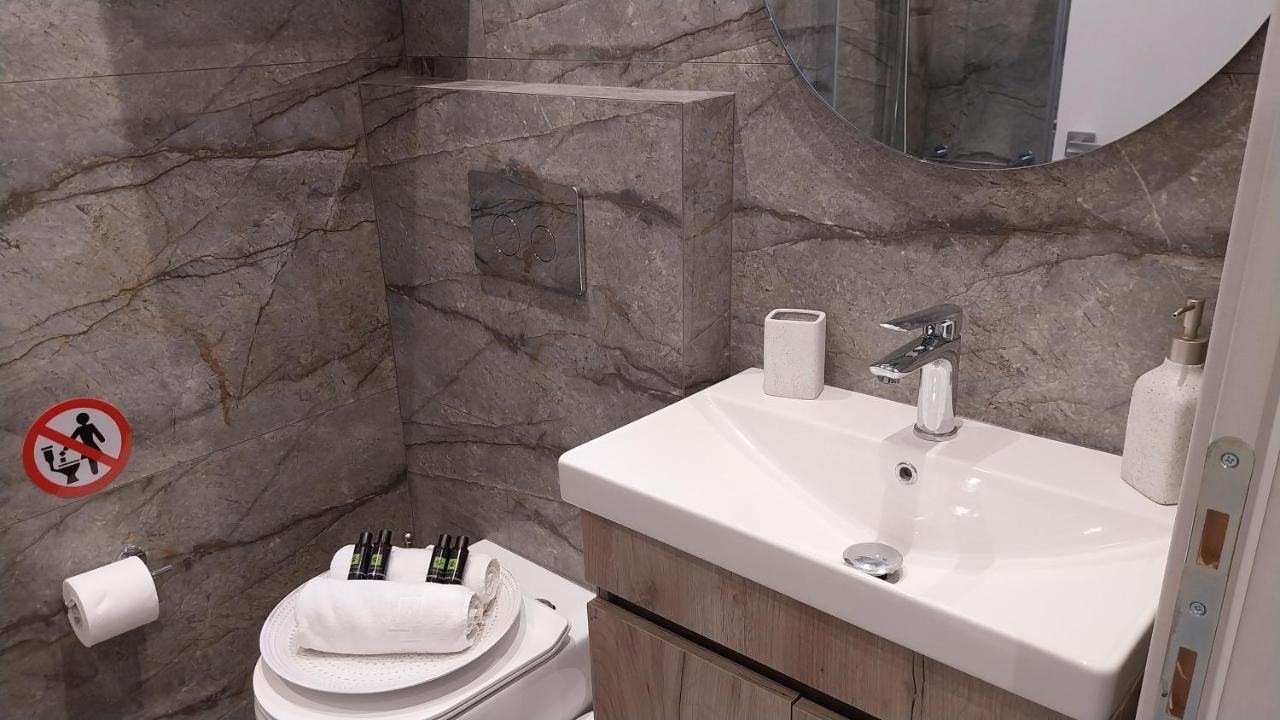 Uni Island - City Heart Suites Heraklion  Екстер'єр фото