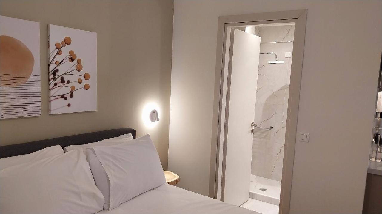 Uni Island - City Heart Suites Heraklion  Екстер'єр фото