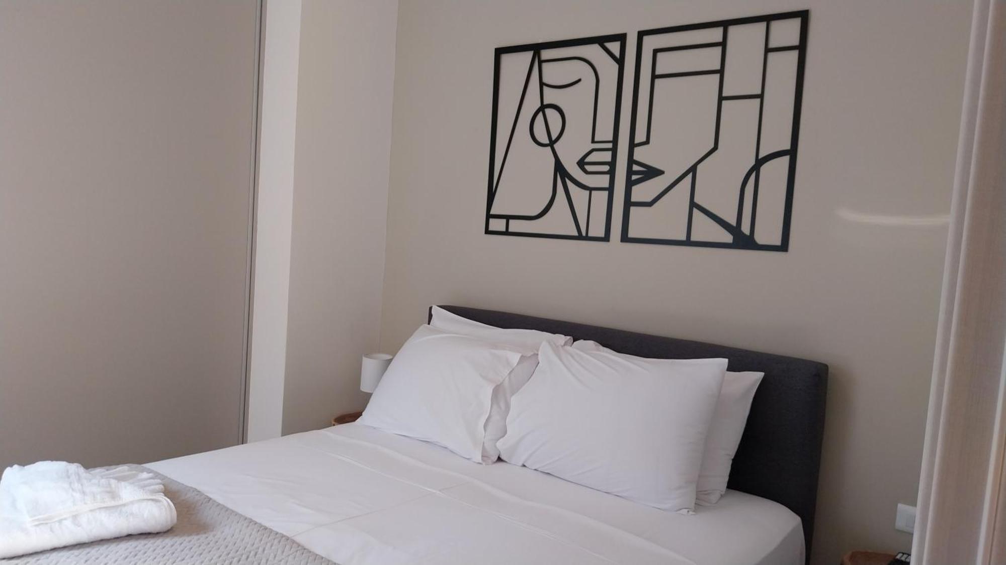 Uni Island - City Heart Suites Heraklion  Екстер'єр фото